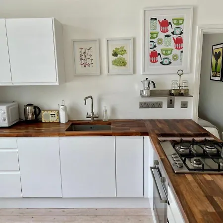Grand & Graceful One Bed Flat In Clifton Village Bristol