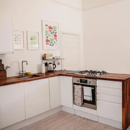 Grand & Graceful One Bed Flat In Clifton Village Apartment