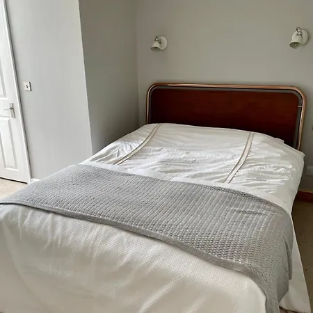 Grand & Graceful One Bed Flat In Clifton Village Bristol