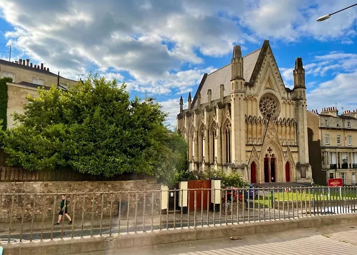 Grand & Graceful One Bed Flat In Clifton Village * Bristol