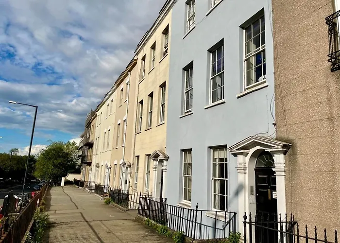 Grand & Graceful One Bed Flat In Clifton Village Appartement Bristol