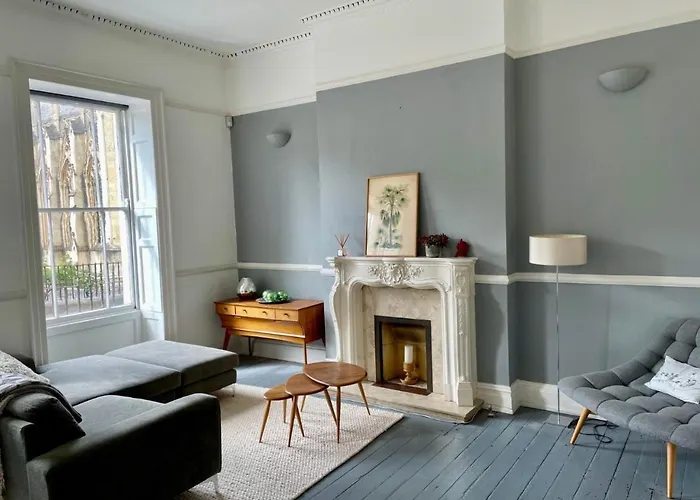 Grand & Graceful One Bed Flat In Clifton Village * Bristol