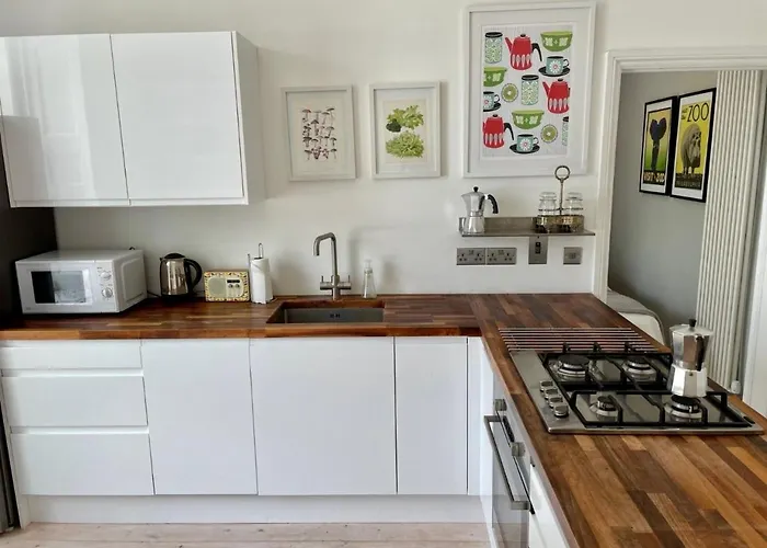 Grand & Graceful One Bed Flat In Clifton Village Bristol