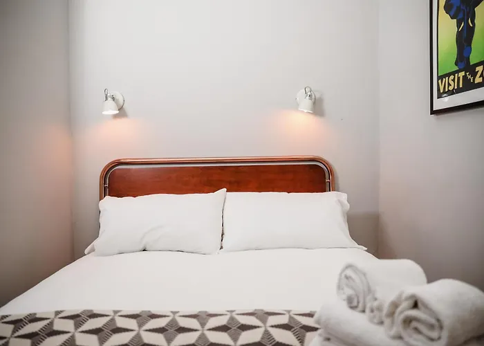 Grand & Graceful One Bed Flat In Clifton Village Bristol