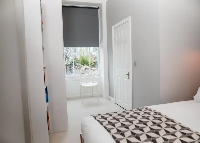 Grand & Graceful One Bed Flat In Clifton Village Bristol