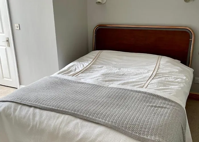 Grand & Graceful One Bed Flat In Clifton Village Bristol