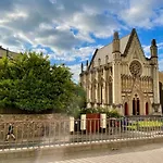 Grand & Graceful One Bed Flat In Clifton Village * Bristol