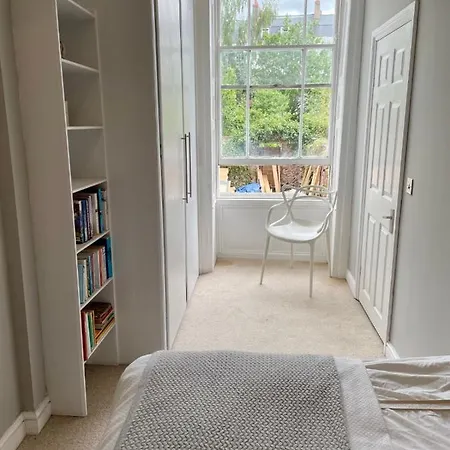 Grand & Graceful One Bed Flat In Clifton Village Daire